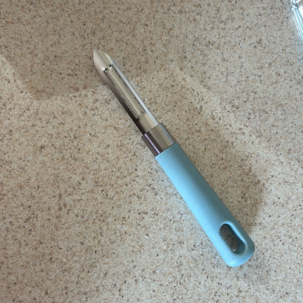 Stainless steel vegetable peeler with blue handle